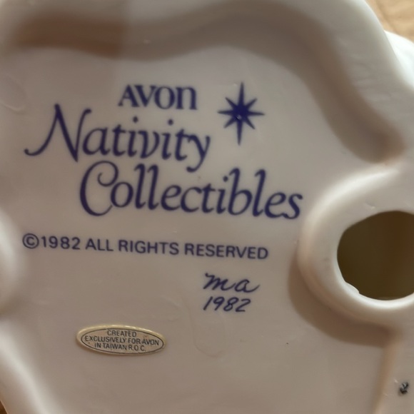 Avon Nativity Collectibles The Magi  Porcelain Figurine. Excellent Condition. - Picture 11 of 13